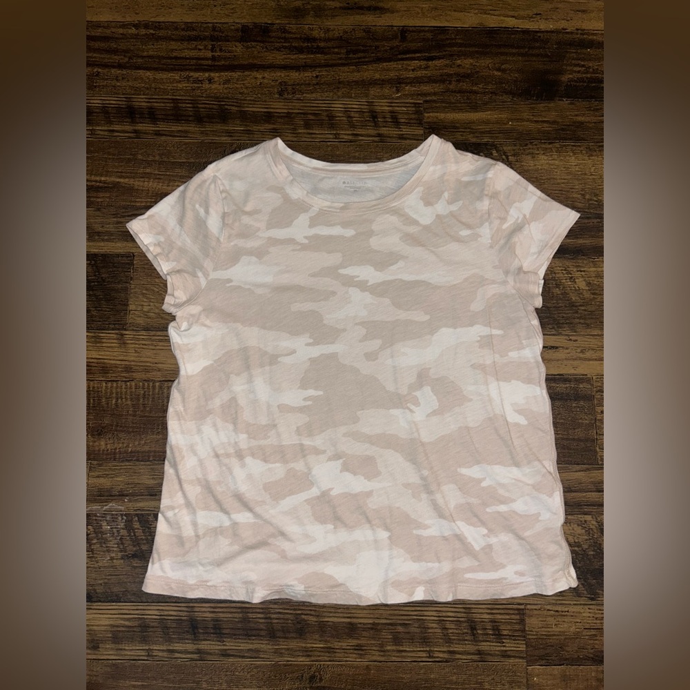 Athleta Women’s Daily Camouflage 100% Cotton Short Sleeve Shirt Size XL